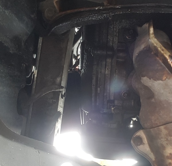 Oil leak through cylinder head gasket and valve cover